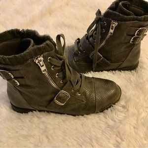 Dark army green size 10.5 faux snakeskin boot shoe just fab combat style